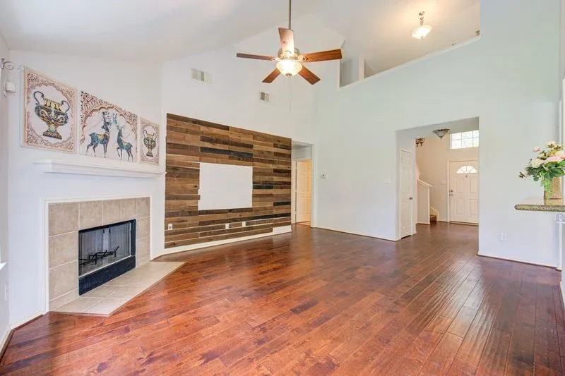 Empty room before virtual staging